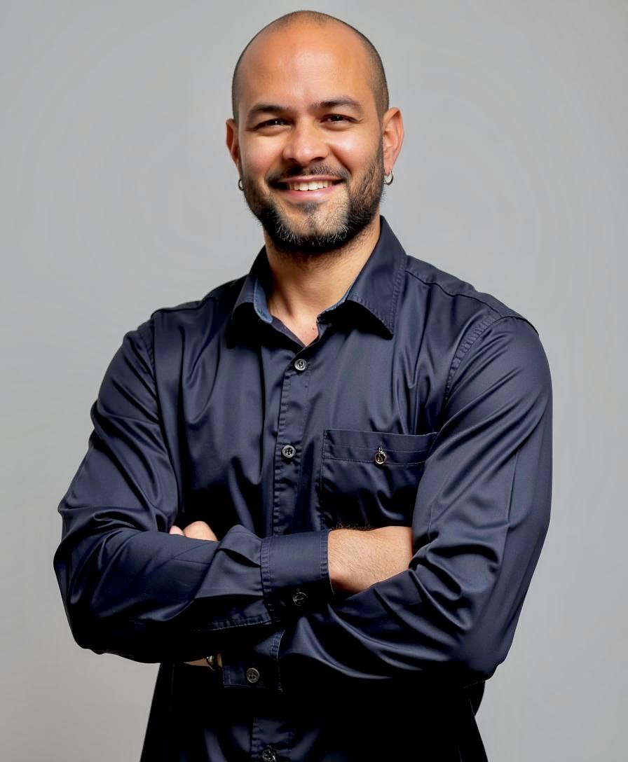 Davied Espinosa, founder of Sunrise Sports Club and ViajerosSunrise.com – youth futsal and soccer coach in Seattle